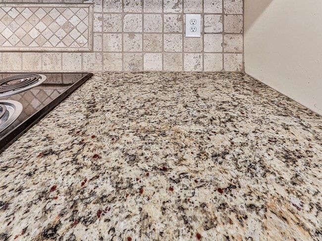 Building Photo - 63 Geraldine Dr SE