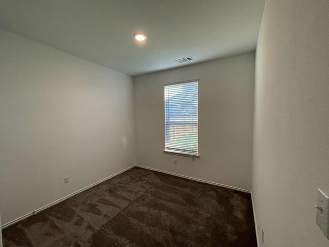 Building Photo - 640 Pickrell Lp