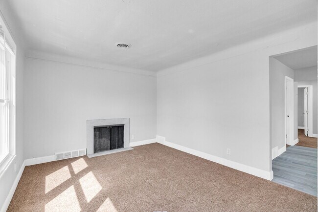 Building Photo - 13900 Sussex St