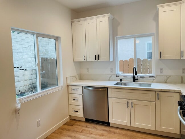 Building Photo - Spacious 3-Bed, 2-Bath Home on Thomson Court