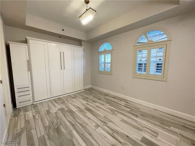 Building Photo - 2405 W Serene Ave