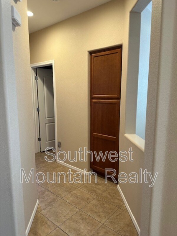 Building Photo - 4245 E Ficus Way