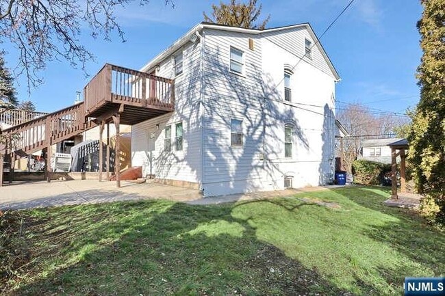 Building Photo - 68 Mohawk Ave