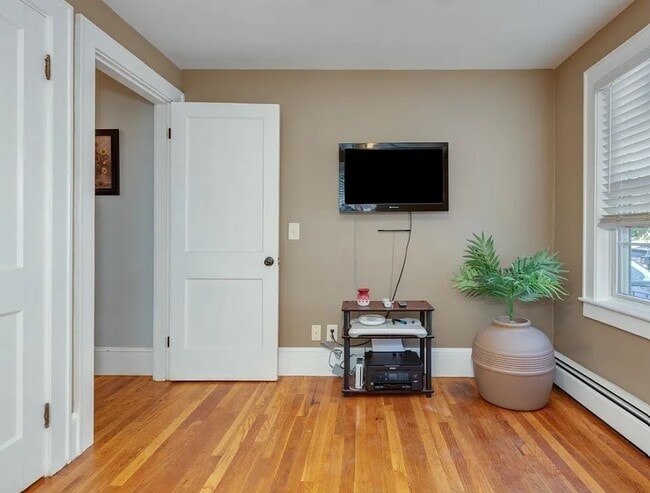 Building Photo - 52 Dickey St