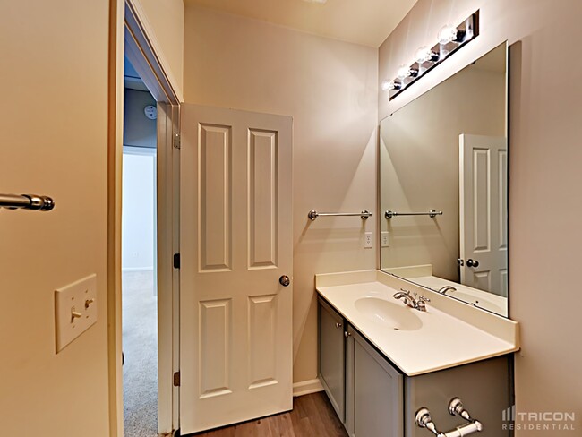 Building Photo - 7839 Baylis Dr