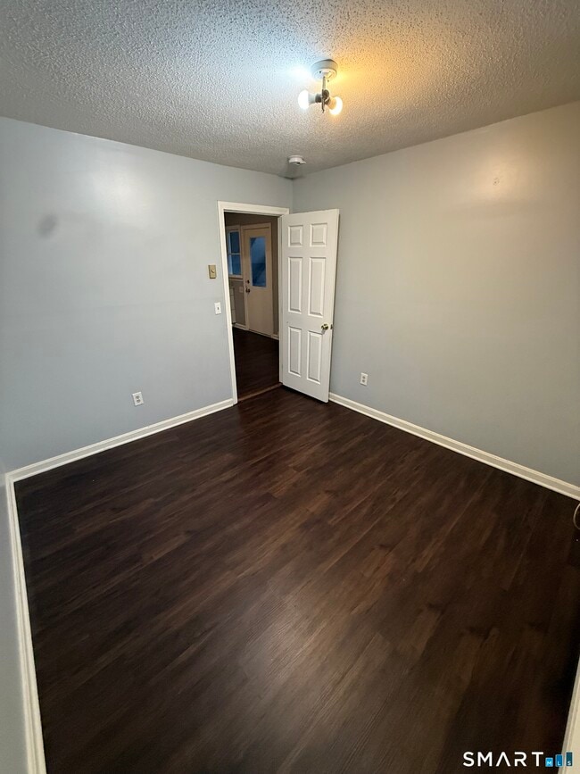 Building Photo - 52 Crown St