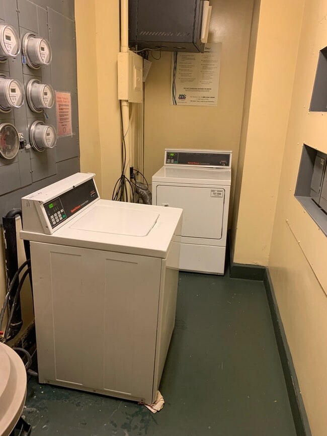 Building Photo - 29 S State St