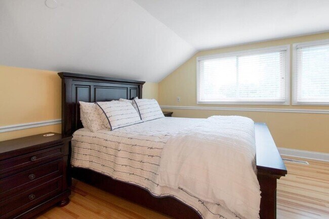 Building Photo - 1300 Dodge St