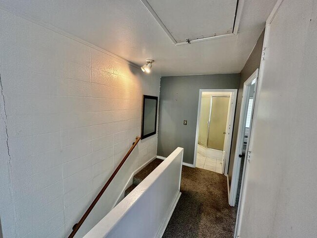 Building Photo - 4950 Kilauea Ave