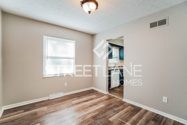 Building Photo - Charming 4 Bedroom in Reynoldsburg!