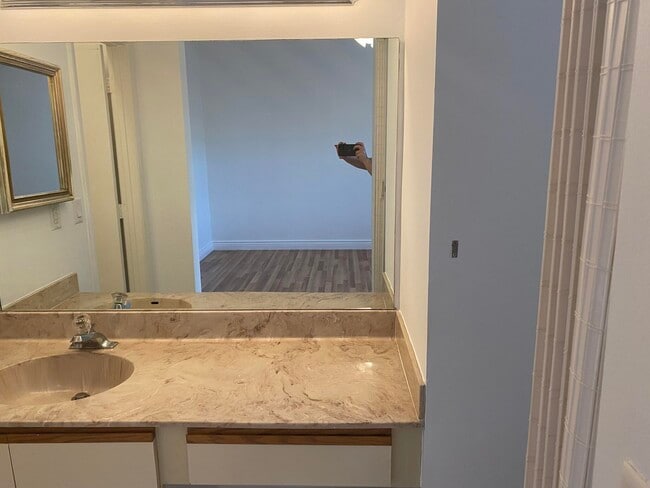 Building Photo - 3961 Cocoplum Cir