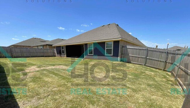 Building Photo - 5 Bedroom Dream Home
