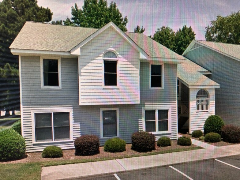 Building Photo - 114 W Victoria Ct