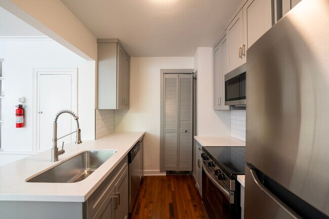 Building Photo - 1917 Prospect St