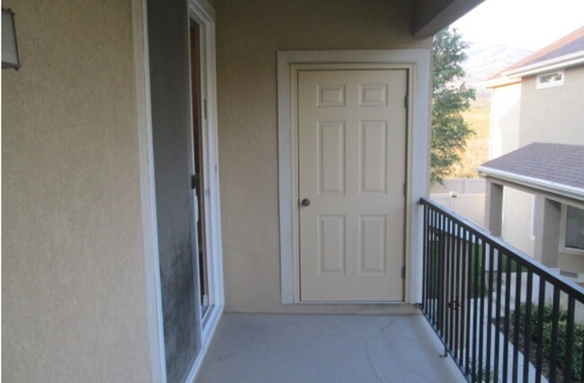 Building Photo - Great 2 bed, 2 bath town home in Lehi