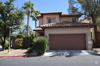 Building Photo - Beautiful Home in a Corner Lot!