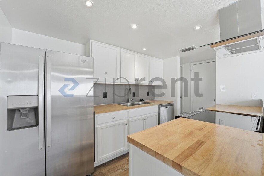 Building Photo - 9037 N 14th St