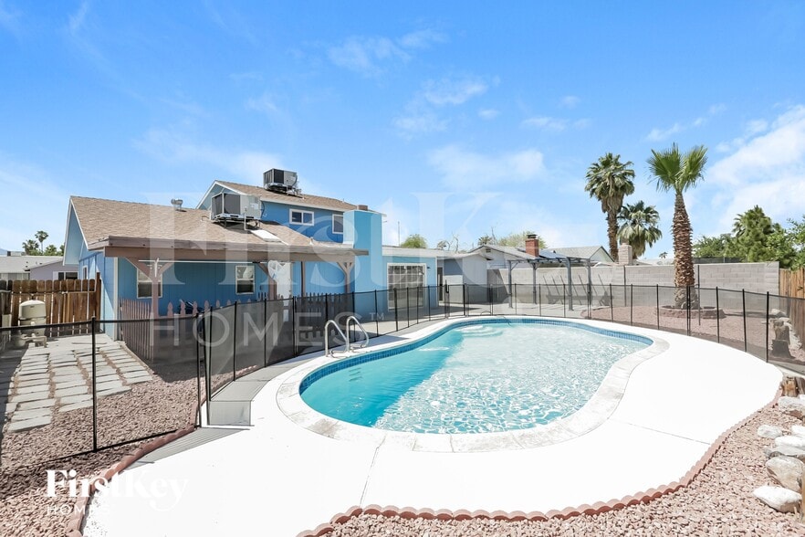 Building Photo - 825 Antigua St