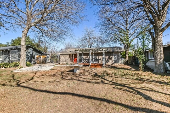 Building Photo - 1419 Corona Dr