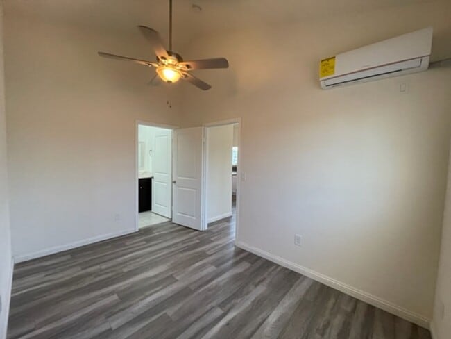 Building Photo - Newer Carriage Unit