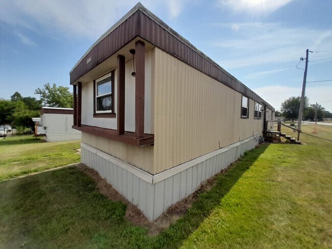 Building Photo - 710 Mill St