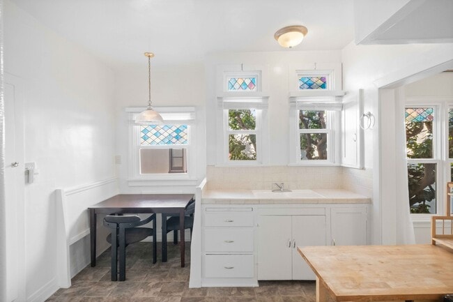 Building Photo - 645 S Detroit St