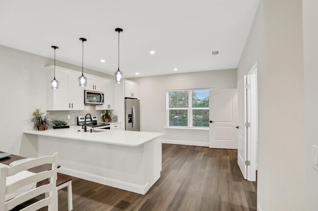 Building Photo - 524 Arricola Ave