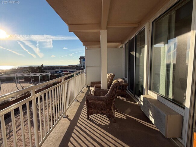 Building Photo - 830 Shore 2O