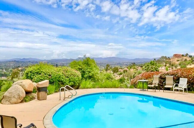 Building Photo - Wonderful Split-level Home with Spacious B...