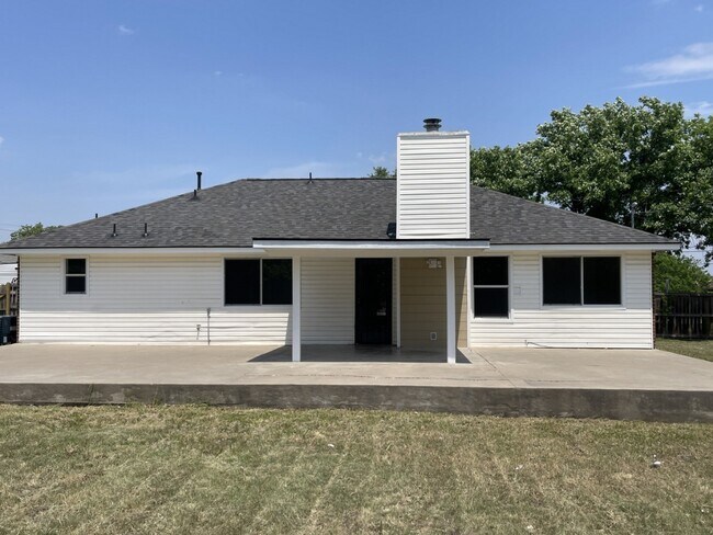Building Photo - 1505 St Croix Ln