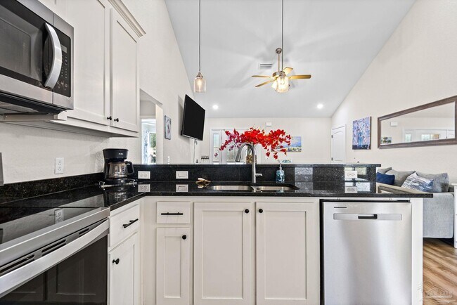 Building Photo - 7911 Twin Lake Dr