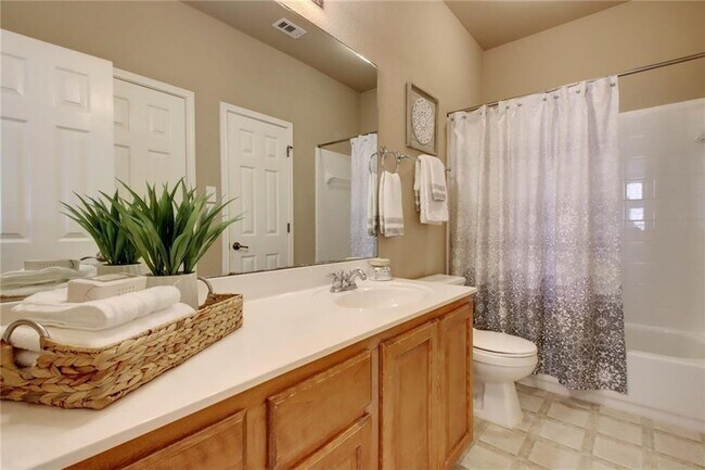 Building Photo - 1549 Homewood Cir