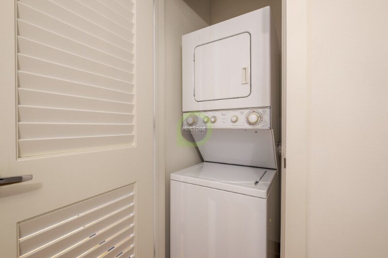 Building Photo - 164 W Kinzie St