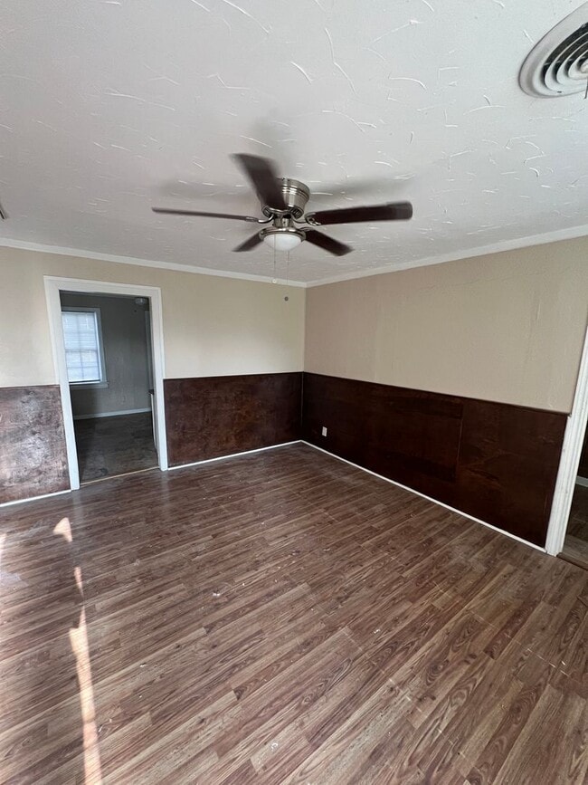 Building Photo - Large 3 bed 1 bath Home!