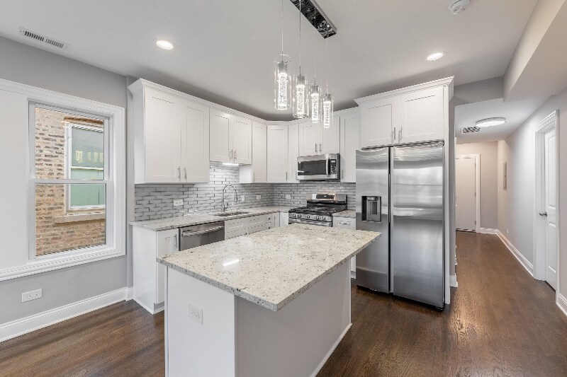 Building Photo - 7118 S Talman Ave