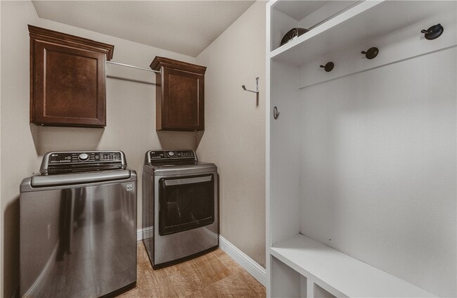 Building Photo - 3301 SW Stonepoint Ave