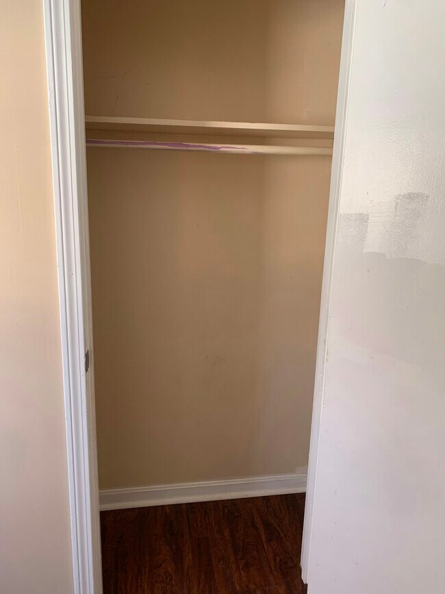 Building Photo - 819 Westminster Hill Rd