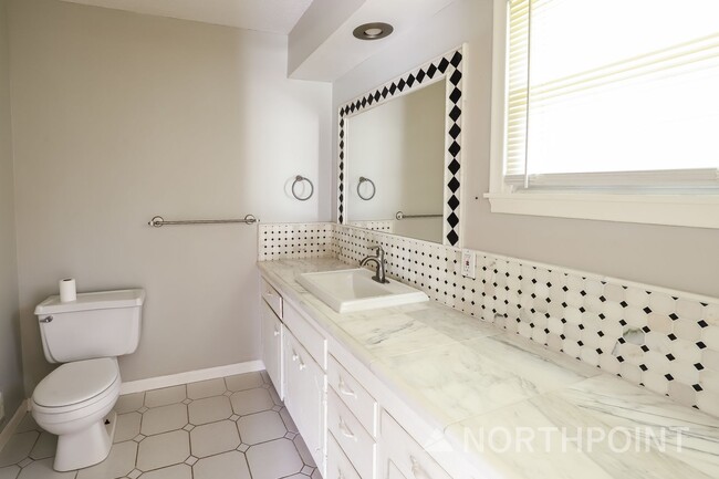 Building Photo - 3 BR/2BA | Newly Renovated Single Family Home |  2 Car Garage | Large Subbasement