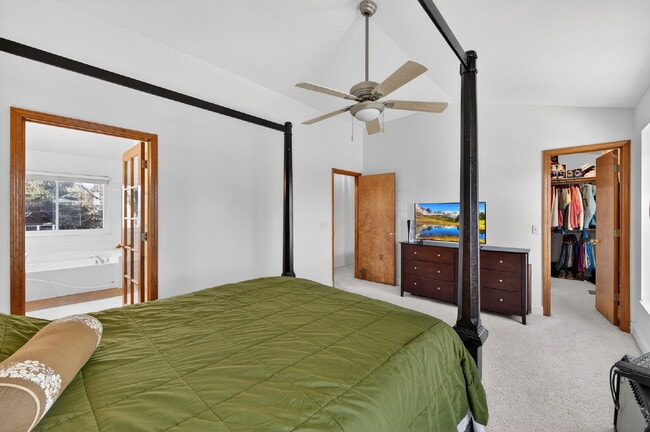 Building Photo - Available Immediately! Beautiful home in the Fairfax and Briargate neighborhood!