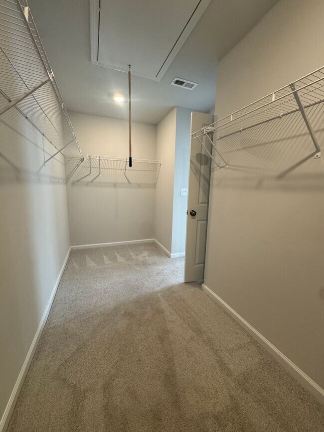 Building Photo - Beautiful & Spacious Home for Rent