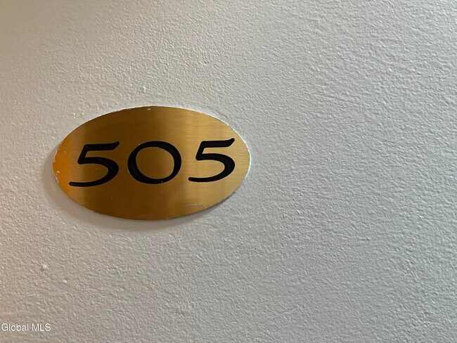 Building Photo - 5 Broadway