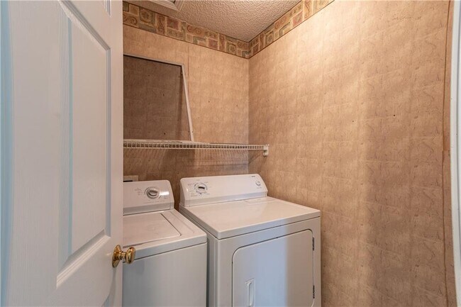 Building Photo - 3895 Tugaloo Dr NE