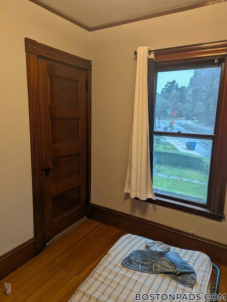 Building Photo - 1068 South St