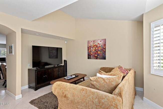Building Photo - 2 Bedroom + 2.5 Bathroom Townhome + Loft! | Weston Cape Regatta | Ventura | Unfurnished