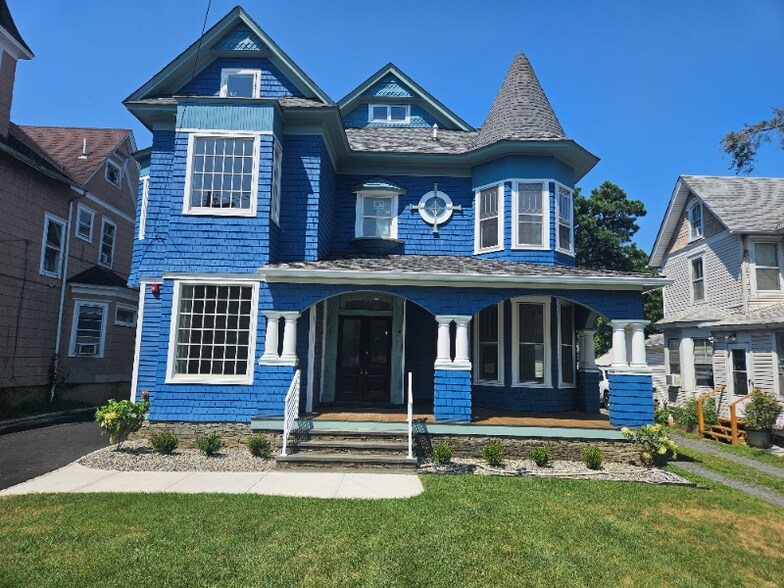 Primary Photo - 90 Shrewsbury Ave