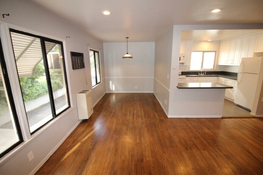 Building Photo - 5055 Laurel Canyon Blvd