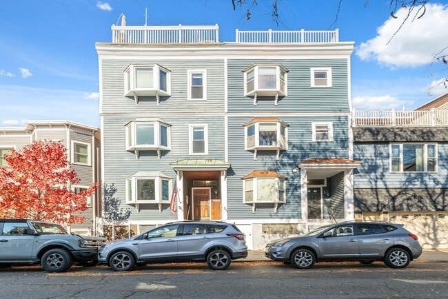 Building Photo - 496 E 7th St