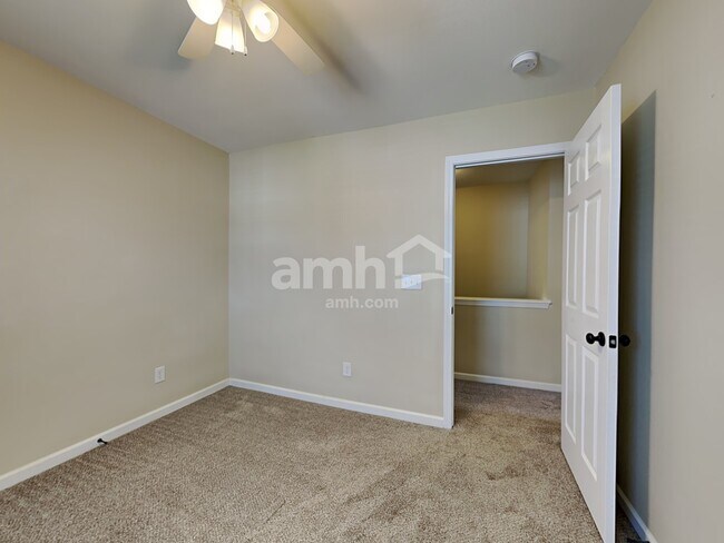 Building Photo - 152 Town Park Dr