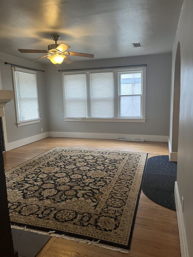 Building Photo - Charming 2-Bedroom Home near Uptown.