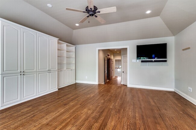 Building Photo - 901 Sandy Trail